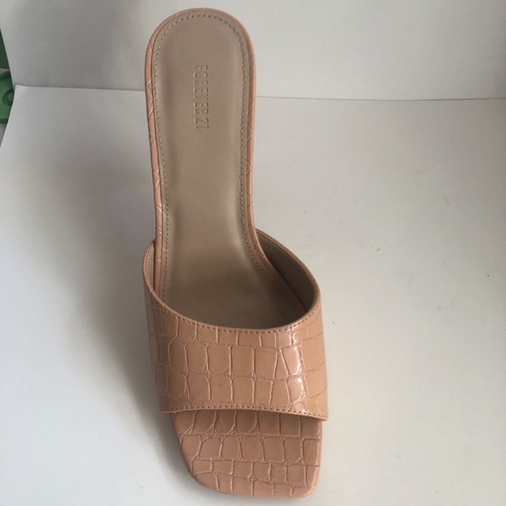 Croc-Embossed Faux Leather Square Toe Women's Beige Mule US 9- Brand New!